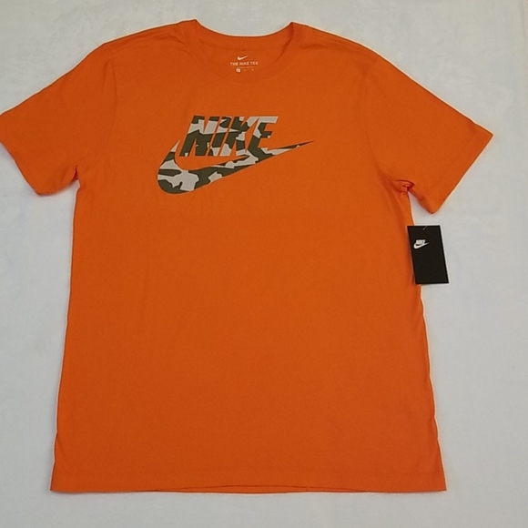 MEDIUM Nike T-Shirt - Picture 2 of 4